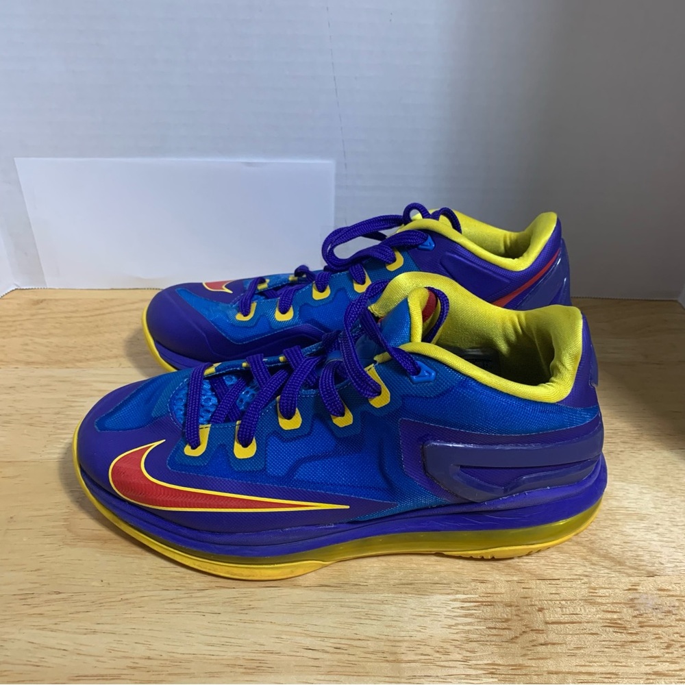 NIKE AIR MAX LEBRON XI LOW GS SUPERMAN 2014‎ BLUE/RED 644534-401  SZ 6Y/W7.5